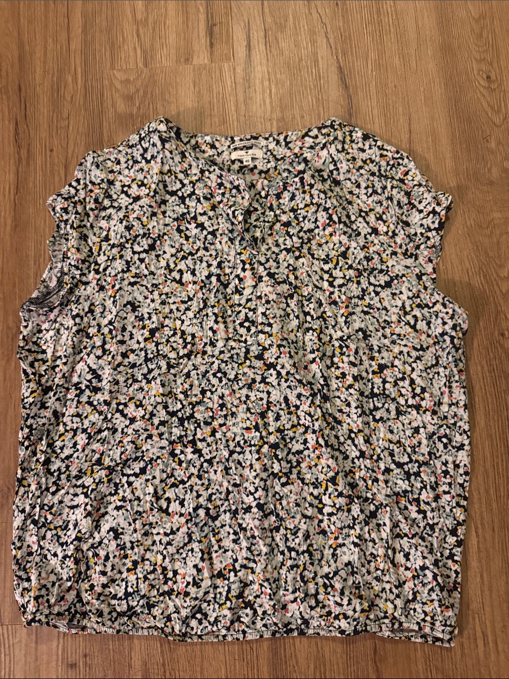 Lightweight Floral Cap-Sleeve Blouse - Black Multi